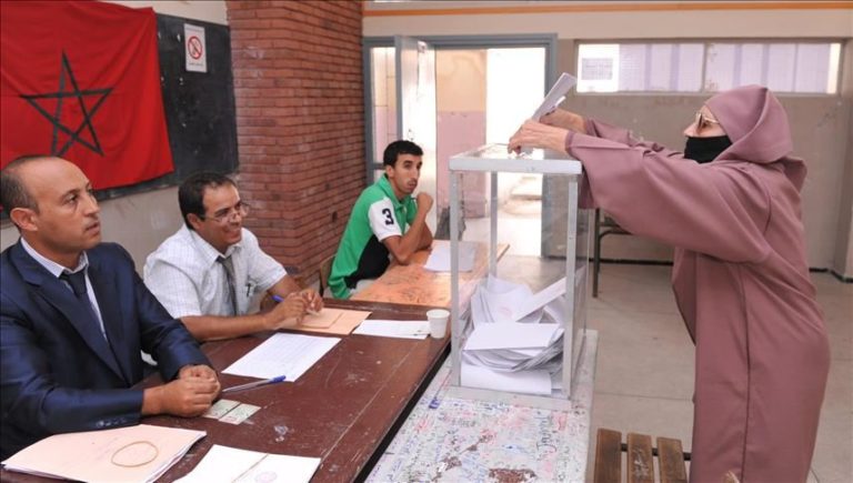 مثير .. توزيع التزكيات مقابل شيك ضمانة (فيديو)