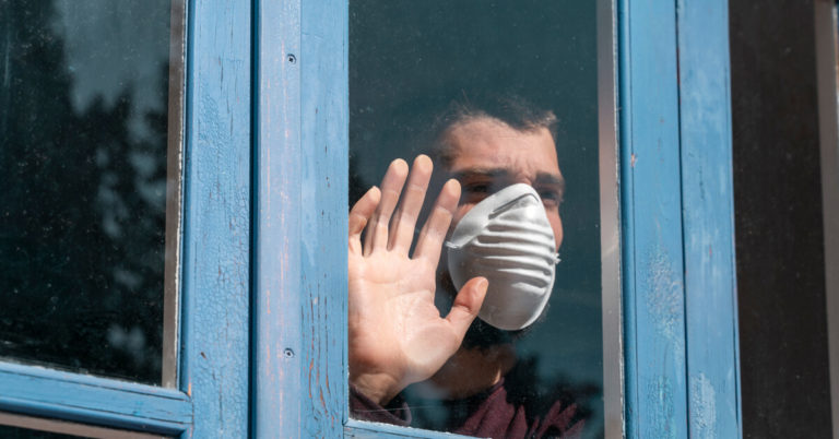 فضيحة مدوية.. فندق مخصص للحجر يتسبب في إصابة محجورين بكورونا(فيديو)