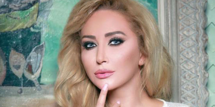 المغنية قصابني تثير الجدل بإيحاءات “جنسية” (فيديو) المغنية قصابني تثير الجدل بإيحاءات “جنسية” (فيديو)