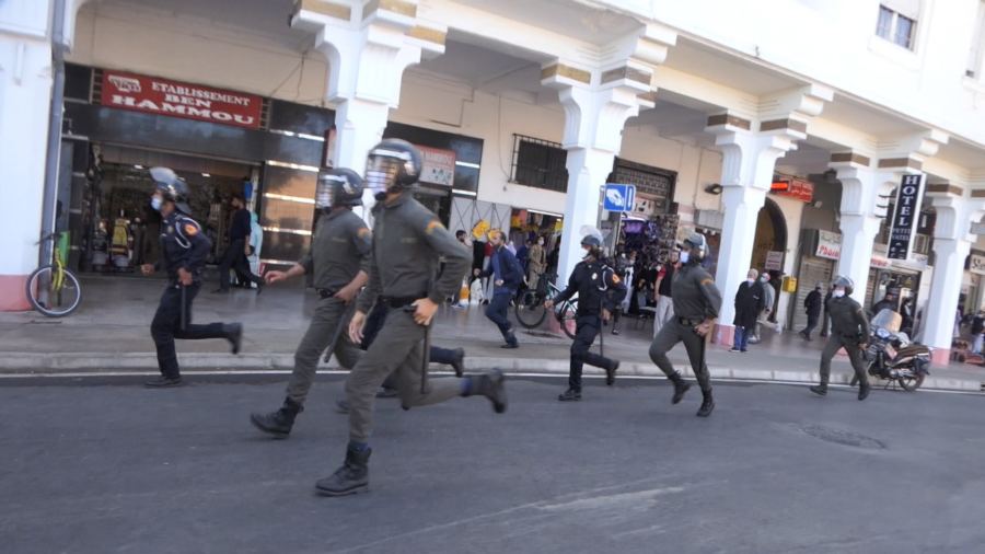 ردا على تعنيفهم .. الأساتذة يتوعدون بإضراب مفتوح واحتجاج “غير مسبوق”