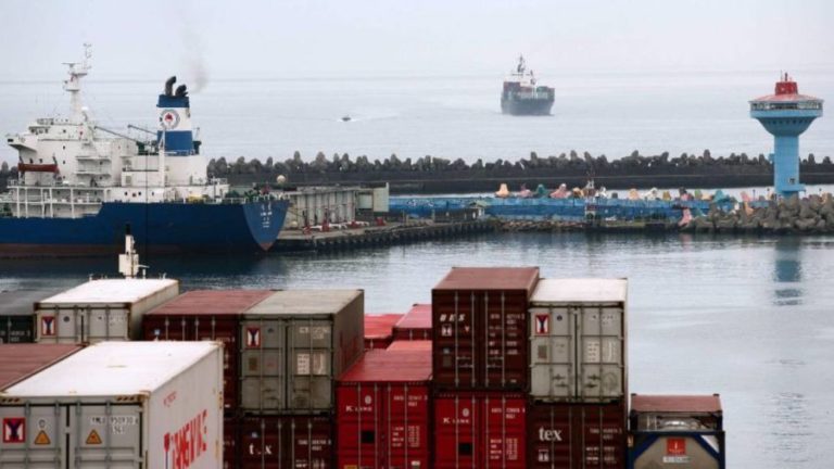 منظمة اسبانية تطالب بالتحقيق في “تلاعب جمركي” بخضروات المغرب بموانئ اسبانيا وفرنسا