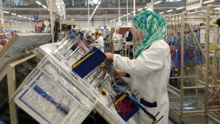 عملاقان في صناعة السيارات يحدثان أربع مصانع بالمغرب