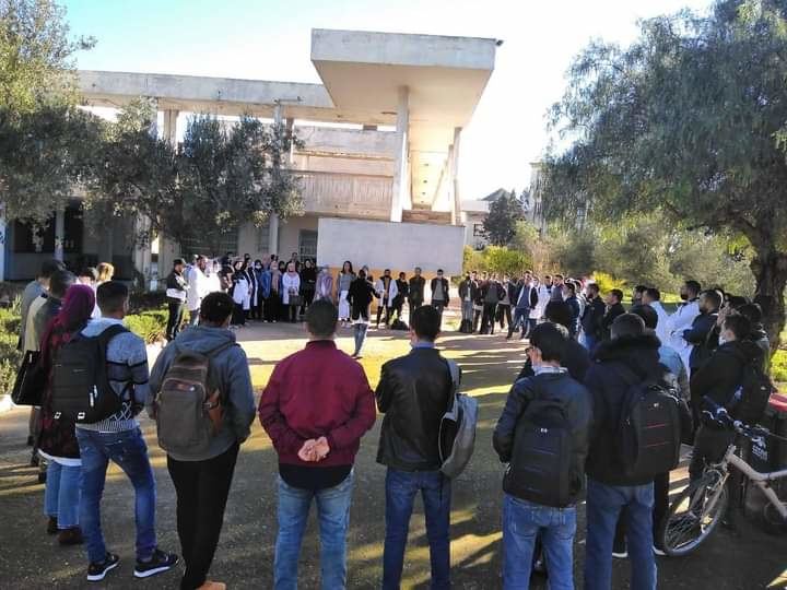 أساتذة وأطر متدربون يشلون حركة مركز التكوين الجهوي بخريبكة