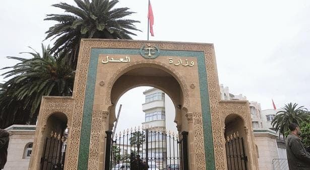 هؤلاء الوزراء مطلوبون للتحقيق على خلفية الصفقة المثيرة لوزارة العدل
