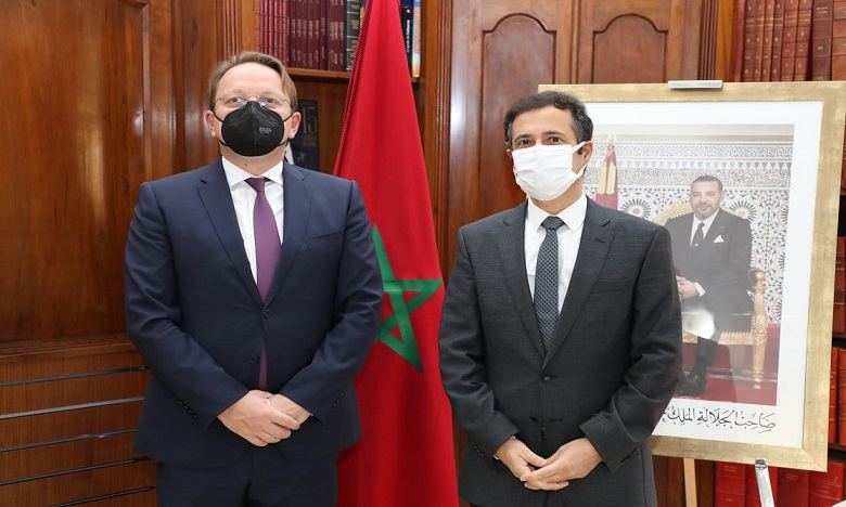 الاتحاد الأوروبي يسحب المغرب نهائيا من “القائمة الرمادية” للضرائب