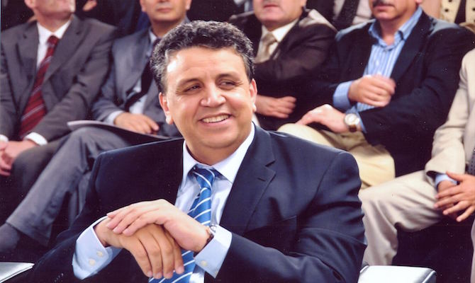 وهبي “يهين” “خارجات عن القانون”
