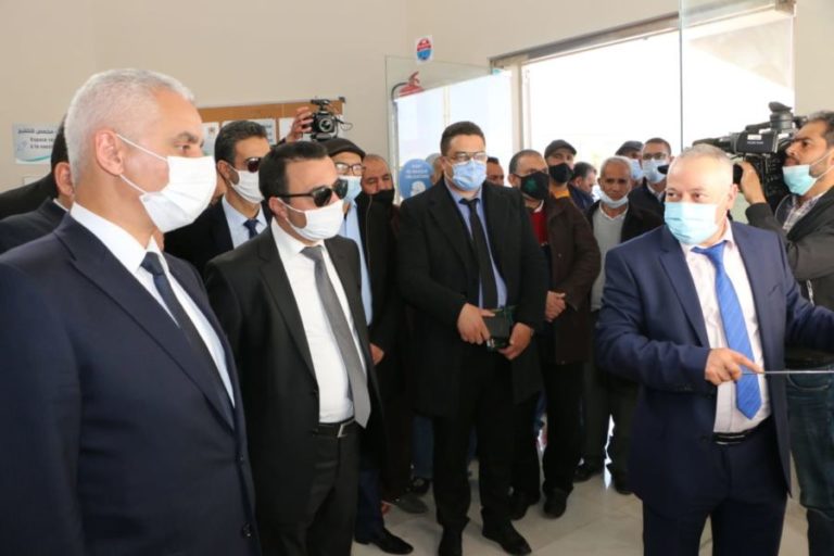 تضارب تصريحات وزير الصحة واللجنة العلمية حول تلقيح الأطفال يضع الدخول المدرسي في “كف عفريت”