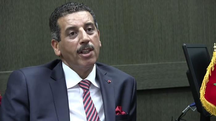 “مخبر سري” يتهم مسؤولا بـ”دستي” بالسطو (فيديو)
