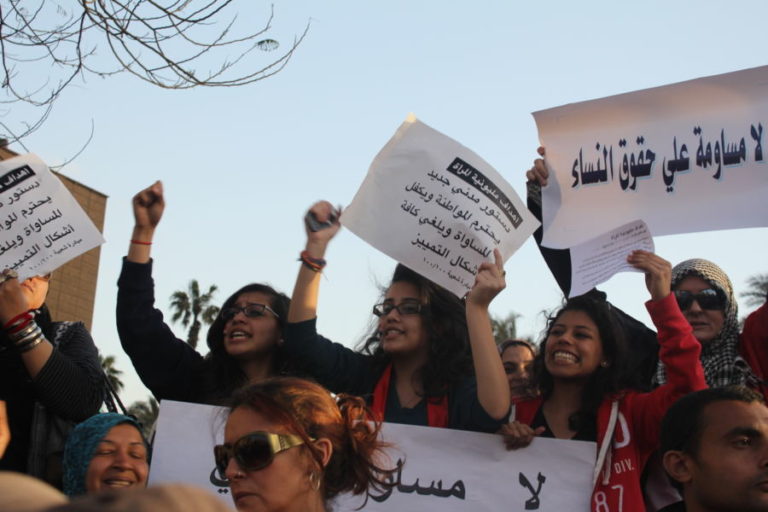 رفقا بالقوارير… و إنهن المؤنسات الغاليات !!    