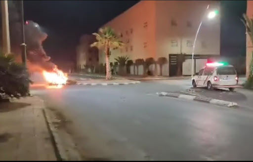 كلميم.. رشق بالحجارة وإضرام النار بالشارع العام يسفر عن اعتقالات بالجملة (فيديو)