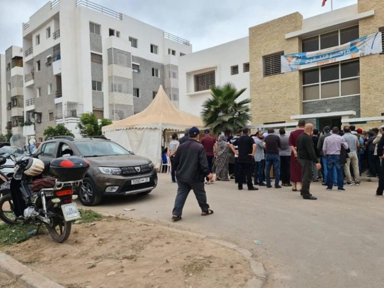 أكادير.. “الجواز التلقيحي” يخلق اكتظاظا في مركز تلقيح ضد كورونا (صور)