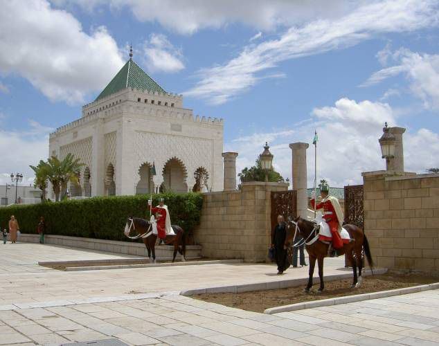 المقدّس والسّلطة
