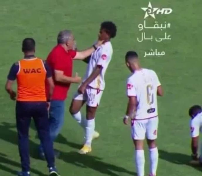 تعنيف مدرب الوداد للعب على المباشر يثير سخطا عارما (فيديو)