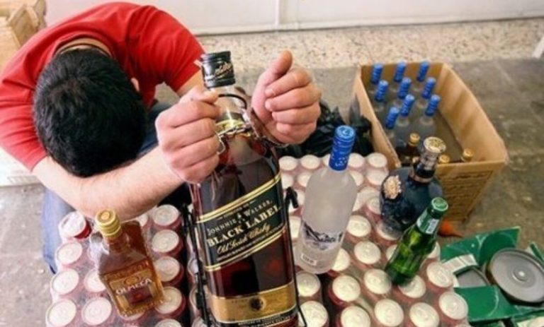 بعد وجدة.. كحول مجهولة تقتل شخصين وتصيب آخرين بالعمى في تيزنيت