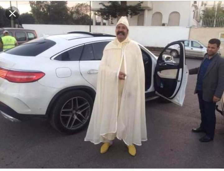 استقطاب لشكر لـ”مول الموسطاج” يجر عليه سخرية عارمة (وثيقة)
