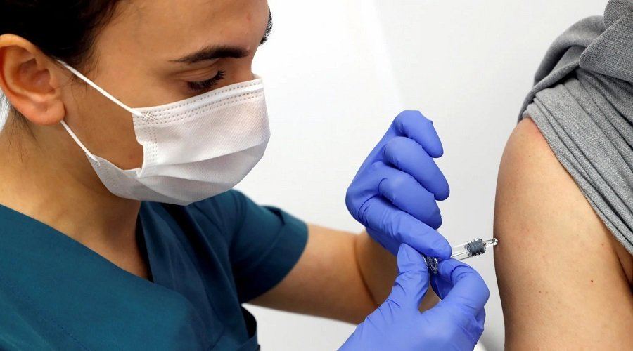 اللجنة العلمية تحسم في تلقيح المغاربة بجرعة ثالثة
