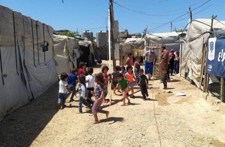 مشاهد صادمة .. أطفال مغاربة يلعبون الكرة برؤوس بشر مقطوعة