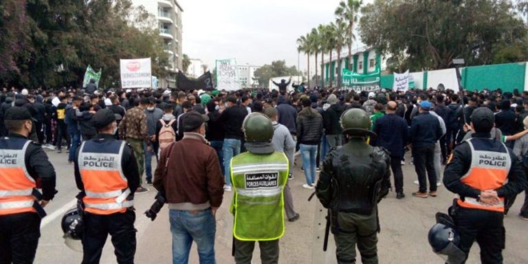 جماهير الرجاء تهدد بتحويل البيضاء إلى بؤرة وبائية أمام أعين السلطات العمومية (صور)