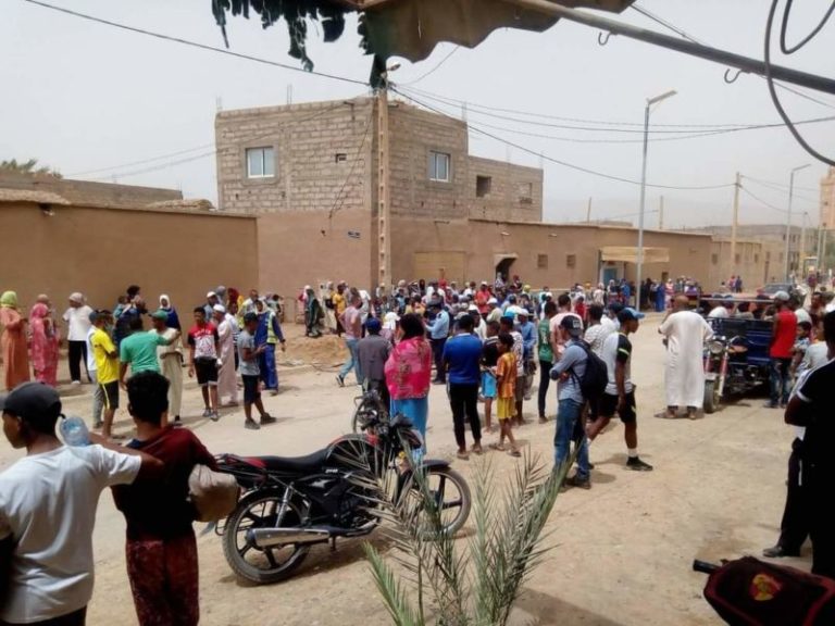 ورزازات… مصرع عاملين اختناقا بـ”الواد الحار” يخرج مواطنين للاحتجاج (صور)