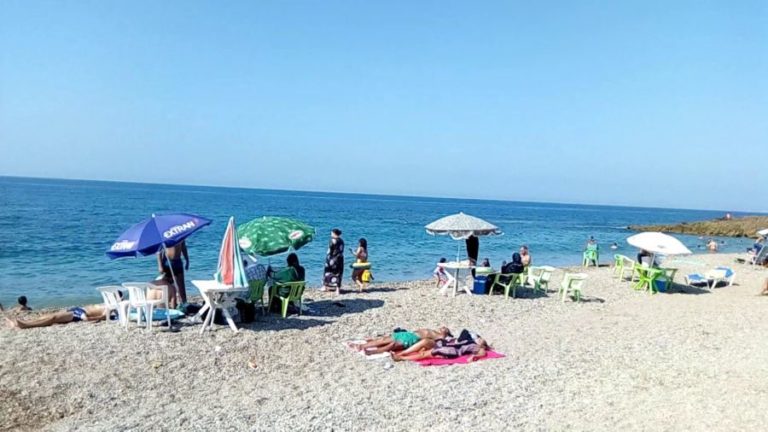 الناضور..شاطئ ممنوع على العزاب وأصحاب “دو بياس”  (صور)