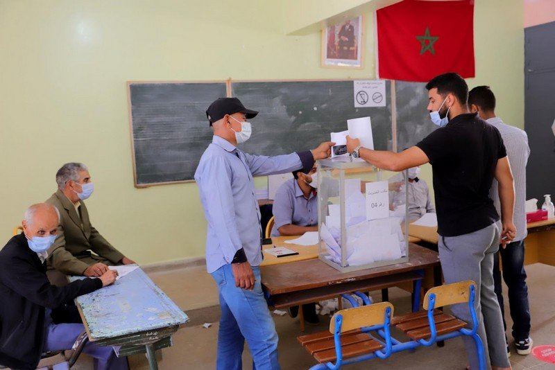 5 أحزاب تدين “الاستعمال المفرط للمال واستغلال مشاريع عمومية” في انتخابات الغرف المهنية