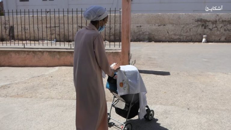 تشرد أم شابة ورضيعها