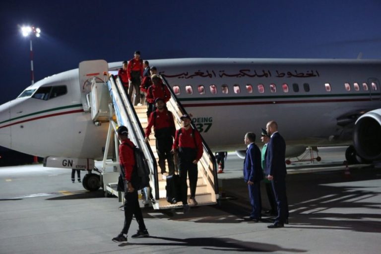 الطائرة التي تقل المنتخب الوطني غادرت كوناكري في اتجاه المغرب (سفارة)