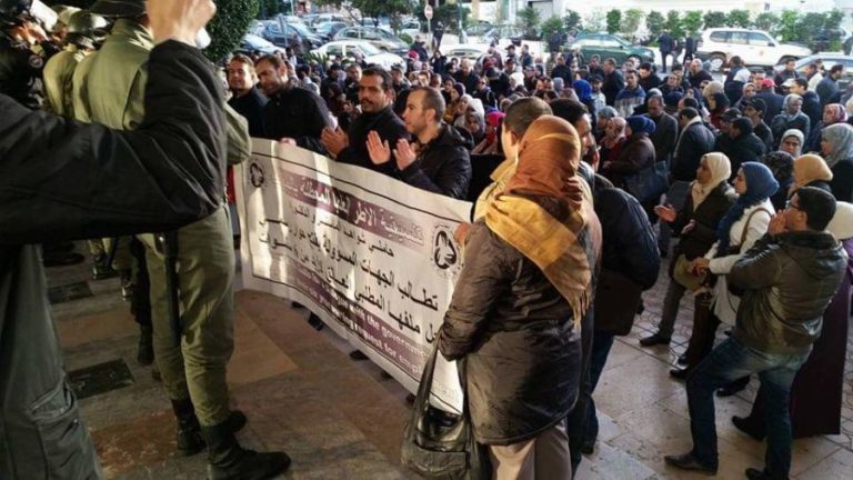 المعطلون يعودون لشوارع الرباط ويجرون بنكيران للقضاء