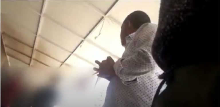 مرشح للانتخابات يوزع مبلغا ماليا على سيدة للتصويت عليه (فيديو)