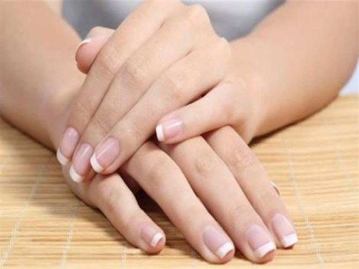 طبيب بريطاني يوضح كيف يمكن لأظافرك أن تكشف عن إصابتك بمرض خطير