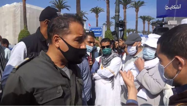 سلطات الرباط تفرق وقفة للأئمة تضامنا مع زميلهم أبو علين (فيديو)