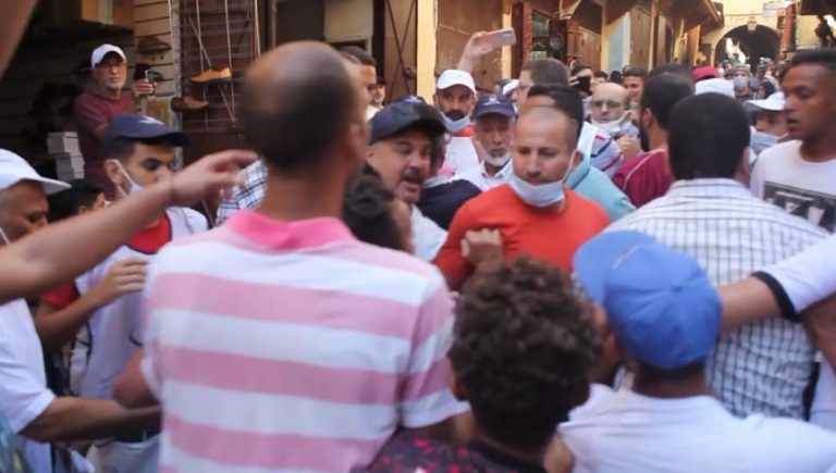مشادة ومواجهة بين الأزمي وشباب فاسي غاضب (فيديوهات)