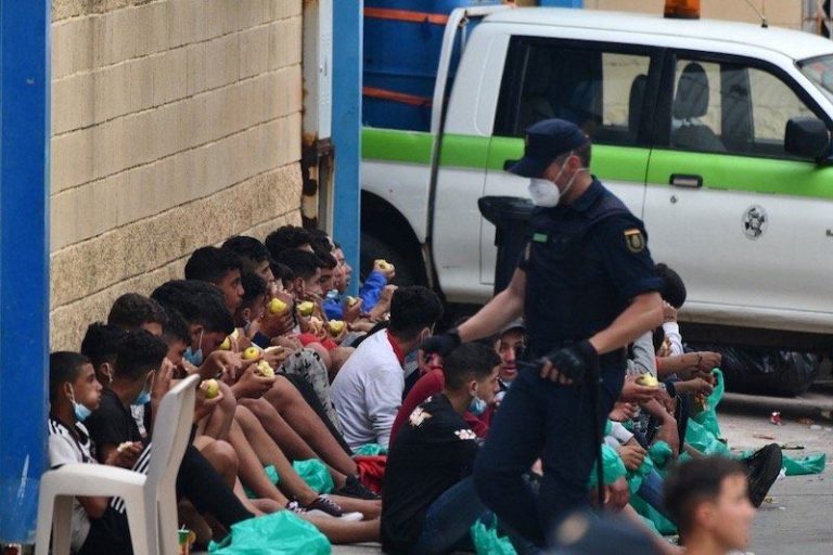 حكومة سبتة تتخذ قرارا جديدا في حق 260 قاصر مغربي
