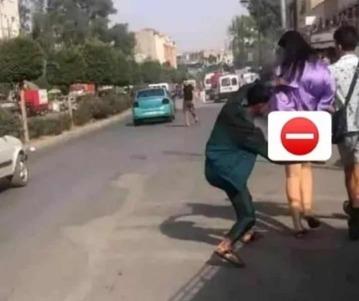 بلاغ عاجل للأمن حول فيديو تعرية “مجرم” لمؤخرة فتاة بالشارع العام