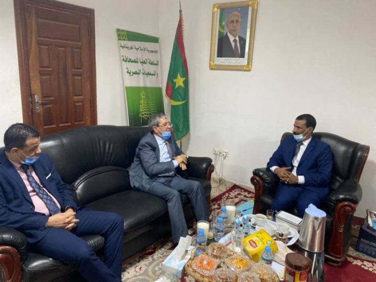 رئيس هيئة الصحافة الموريتانية يستفسر السفير الجزائري حول تصريحات تبون