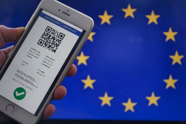 هل قرار المفوضية الأوروبية يعني الاعتراف بالمغاربة الملقحين بسينوفارم لدخول أوروبا؟