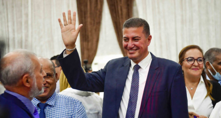 ماذا أهدى رئيس جهة الرباط سلا القنيطرة الجديد للرئيس السابق؟ (صورة)