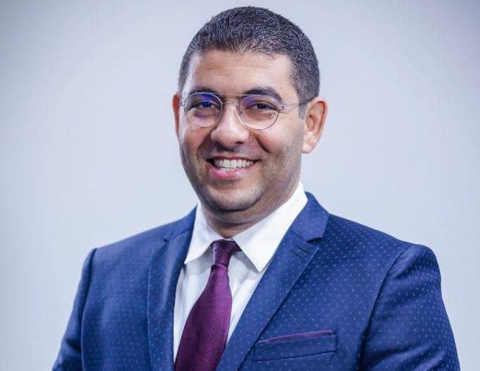أكــاديمي: تم جلبُ تلامـــيذ لملئ فراغـات مــعرض الكــتاب
