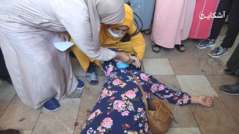 إغماءات في إحتجاج أسر عالقين بليبيا