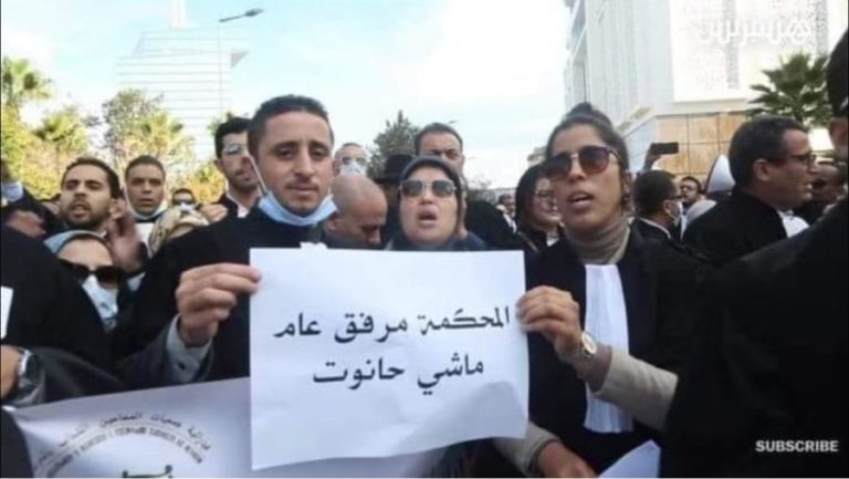 محامو طنجة يعلقون احتجاجاتهم بخصوص جواز التلقيح