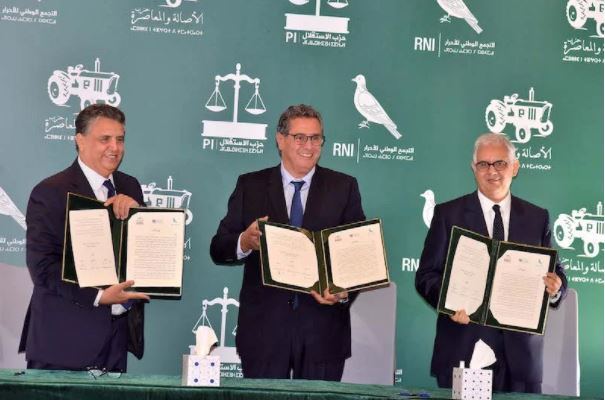 اتهامُ الحكومة بسحبِ مشروع قانون لـ”حِماية” فيلّات و شاليهات وُزراء و مُدراء مركزيين سابقين