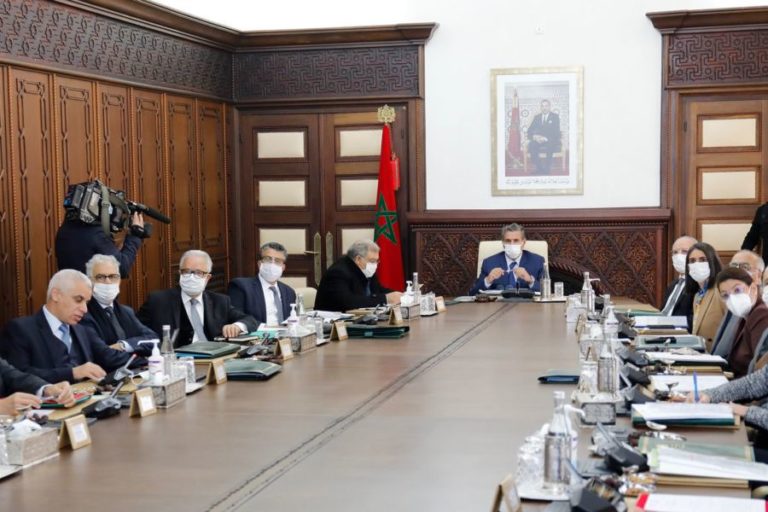 كــورونا تَضْرِبُ وزيـراً بِـحُكومة أخنوش و برلمانيٌّ يتمنّى لهُ الشّفاء بشرطٍ