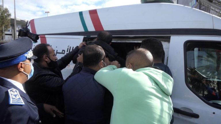 أمن سلا يعتقلُ أستاذا ستينيا مُتّهماً باغتصاب تلميذة