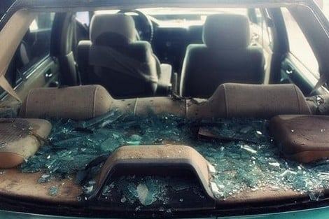 ملثمون يخربون سيارة بالسيوف ويستنفرون أمن طنجة ( فيديو )