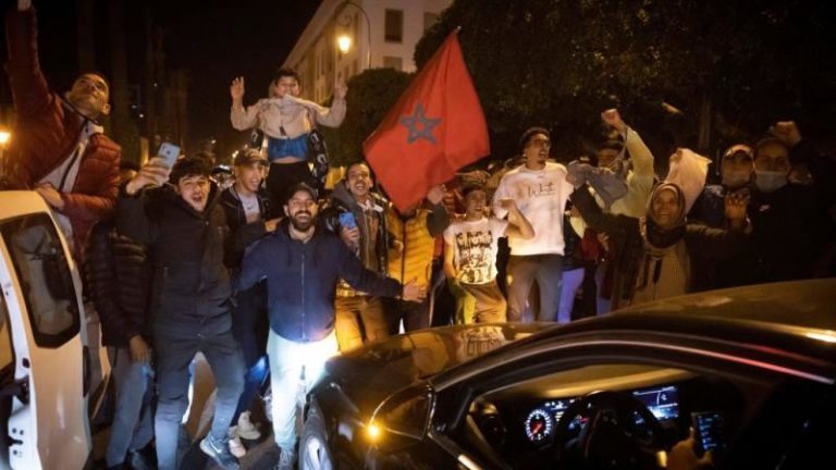 هل سيُحوِّلً تأهُّلُ المُنتخبِ المغربَ إلى بؤرةٍ وبائية؟.. حمضي يُجيب