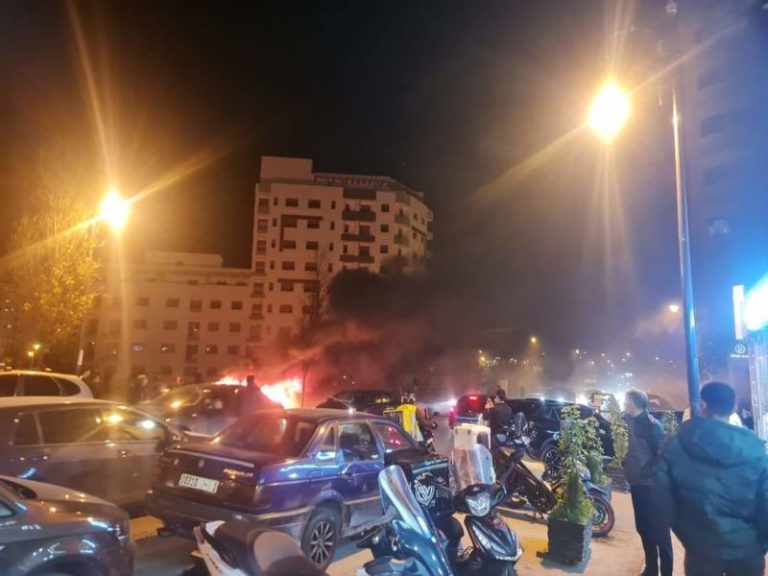 طنجة.. حريق مهول في سيارة يثير هلعا في صفوف مواطنين (صور+فيديو)