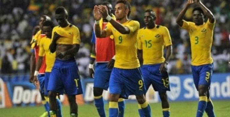 كورونا يتسلّل من جديد إلى أجساد عدد من لاعبي المنتخب الغابوني قُبيْلَ مواجهتهم المغاربة
