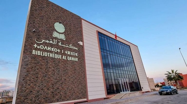 إنشاءُ مكتبةٍ عُمومية بمُبادرةٍ خاصّة يحْظى بإعجاب نُشطاء (صور)