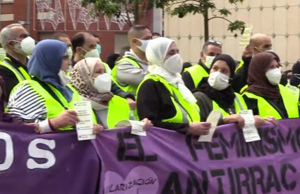 مغاربة سبتة يحتجون ضد “لا مبالاة” الحكومة (فيديو)