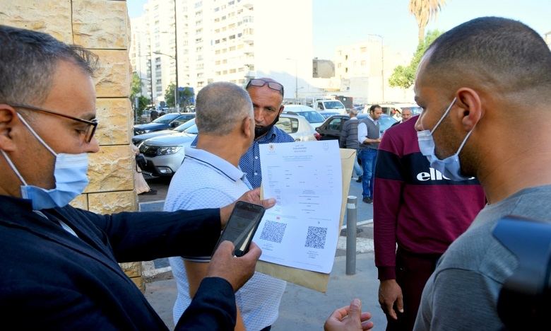 هل تتجه الحكومة إلى طرد الموظفين غير المُلقَّحين من الوظفية؟ (وثيقة)